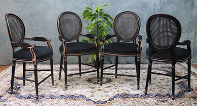Fauteuil médaillon de bar Louis XVI bois sculpté et doré Meubles Dobois
