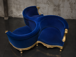 Fauteuil Indiscret baroque style Louis XV vue de côté - Meubles Dobois