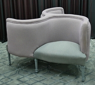 Fauteuil indiscret 3 places style Louis XV galbe élégant MEUBLES DOBOIS