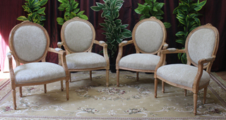 Fauteuil médaillon sculpté style Louis XVI - Meubles DOBOIS