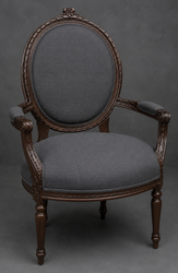 Grand fauteuil Médaillon Louis XVI, cuir marron Chesterfield et bois cérusé blanc – LES MEUBLES DOBOIS