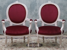 fauteuils médaillon style Louis XVI cuir marron MEUBLES DOBOIS