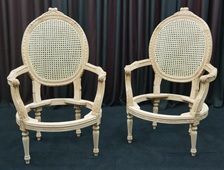 fauteuils médaillon style Louis XVI velours rouge bordeaux MEUBLES DOBOIS
