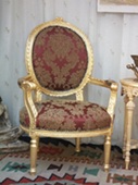 fauteuils médaillon style Louis XVI velours beige doré MEUBLES DOBOIS