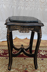 Guéridon ancien style Louis XV avec plateau en marbre rouge et structure en acajou massif - Meubles Dobois