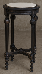 Petit guéridon Louis XVI décoratif avec dessus en marbre blanc et bois doré - Meubles Dobois