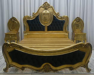 chambre lit bois sculpté de style baroque doré et noir
