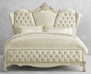Lit de style baroque en velours blanc capitonné avec tête de lit sculptée