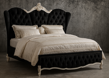 Lit baroque capitonné noir en velours avec détails dorés et sculptures
