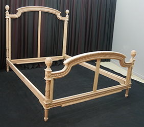 carcasse de lit Louis XVI artisanal en bois sculpté Meubles Dobois