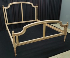Lit Louis XVI pour chambre Versailles en bois sculpté, meubles Dobois
