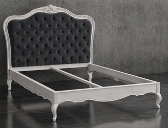 Chambre de château avec lit baroque style Louis XV - Meubles Dobois