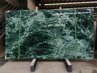 Plaque de marbre vert sur mesure pour meuble de style - LES MEUBLES DOBOIS