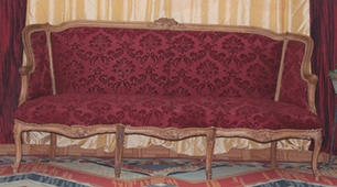 Canapé cabriolet gondole style Louis XV en velours vert – MEUBLES DOBOIS
