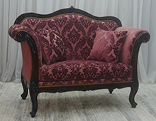Canapé cabriolet style Louis XV en velours rouge capitonné – MEUBLES DOBOIS