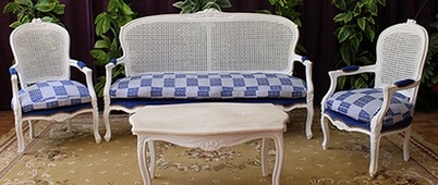 Salon cabriolet style Louis XV en bois doré et tissu ivoire – MEUBLES DOBOIS