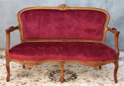 Canapé cabriolet style Louis XV en bois naturel sculpté – MEUBLES DOBOIS