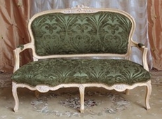 Canapé cabriolet style Louis XV en velours rouge – MEUBLES DOBOIS