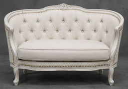 canapé marquise style Louis XV pour intérieur classique