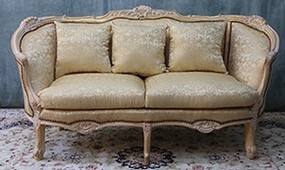 Canapé marquise style Louis XV en bois doré et tissu ivoire – MEUBLES DOBOIS