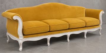 Canapé style Louis XV avec dossier haut et accoudoirs arrondis