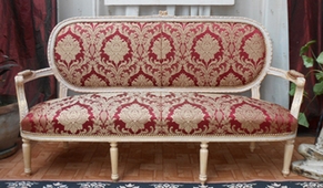 Canapé médaillon style Louis XVI en velours rouge – MEUBLES DOBOIS