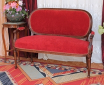 Canapé médaillon style Louis XVI en velours bleu nuit – MEUBLES DOBOIS