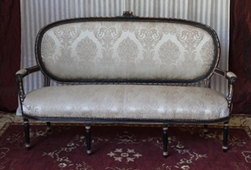 Canapé médaillon style Louis XVI en velours crème – MEUBLES DOBOIS
