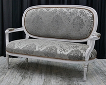 Canapé médaillon style Louis XVI en finition blanche cérusée – MEUBLES DOBOIS
