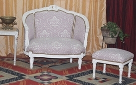 Canapé nid d’ange style Louis XVI en finition blanche cérusée – MEUBLES DOBOIS