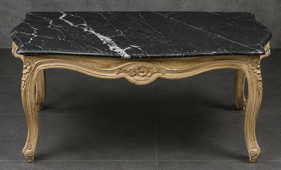 Table basse baroque style Louis XV en hêtre brut avec plateau en marbre rouge Agadir - LES MEUBLES DOBOIS