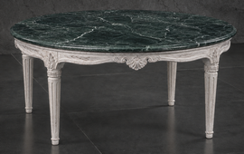 Table basse ronde Louis XVI aux pieds cannelés avec plateau en marbre - LES MEUBLES DOBOIS