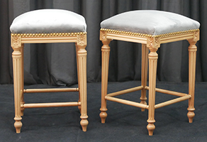Tabouret de bar Louis XVI haut dossier raffiné LES MEUBLES DOBOIS