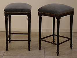 Tabouret de bar Louis XVI assise confortable LES MEUBLES DOBOIS