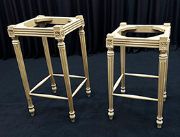 Tabouret de bar Louis XVI bois sculpté et doré LES MEUBLES DOBOIS